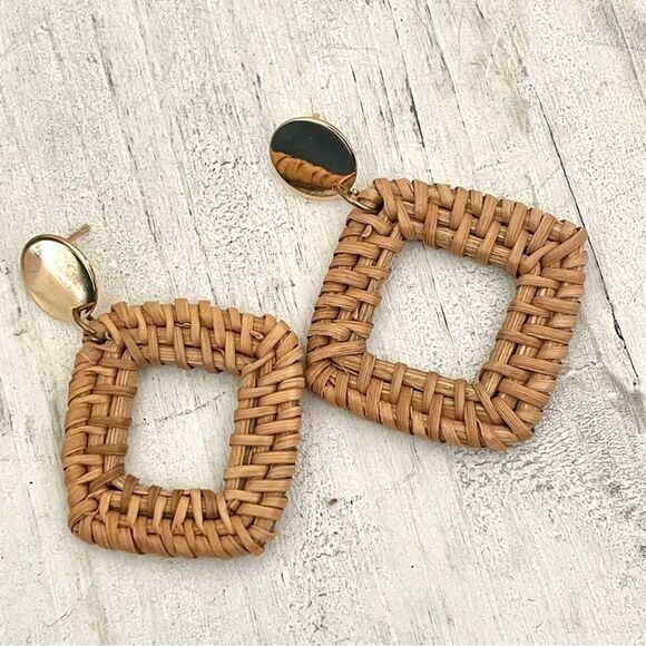 Tan and gold tone square statement earrings - Picture 2 of 10